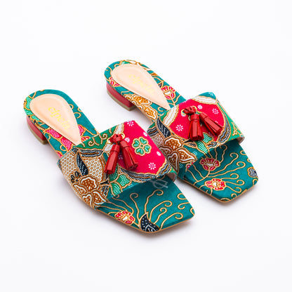 SURIA TASSEL FLATS